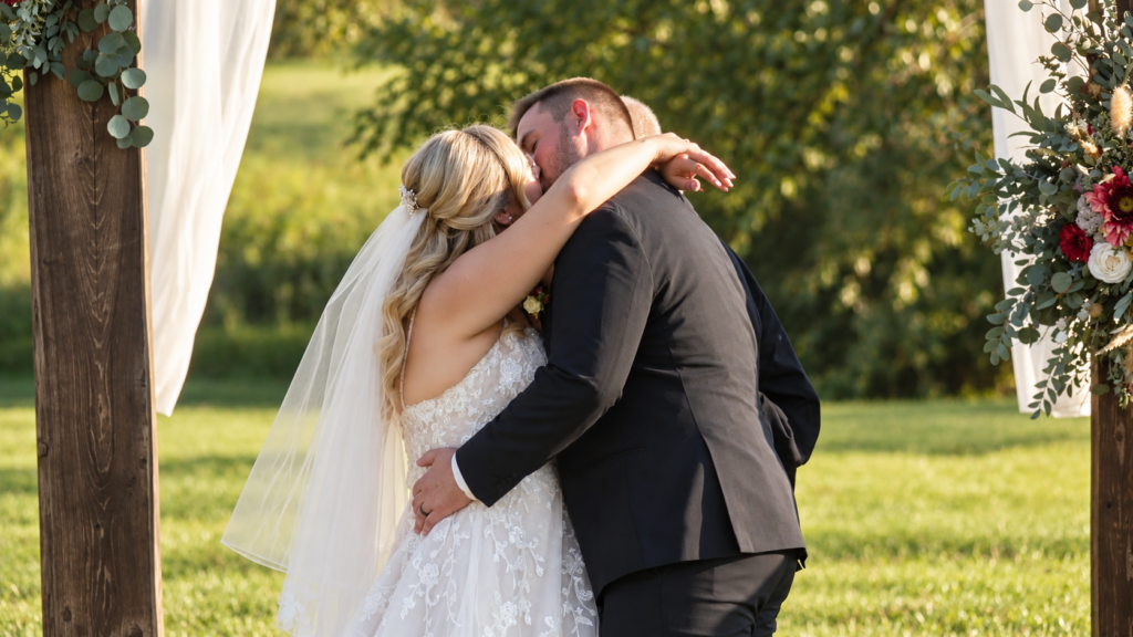 Lexi and Lee kiss